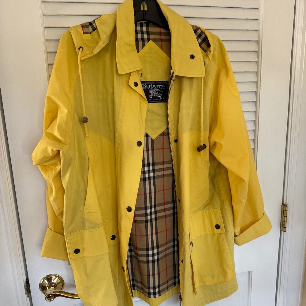 Authentic BURBERRY raincoat size M